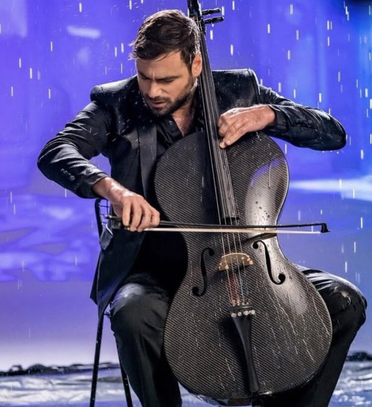 HAUSER067's tweet image. Love you all 🌹❣️🎸🔥