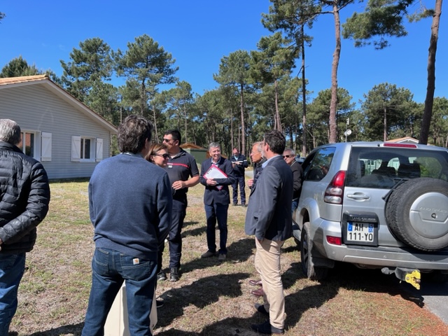 PrefAquitaine33's tweet photo. #OLD🌿 | Fabrice THIBIER, sous préfet de #Lesparre visite avec la mairie de #Grayan et la commission de sécurité, le centre Euronat pour vérifier la mise en œuvre des obligations de débroussaillement 

✔️5 000 m de lisière mis à blanc et des travaux pour préparer la saison 2023 https://t.co/OhUZZcm6Su