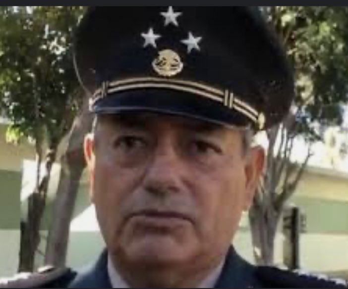 beltrandelrio's tweet photo. Un general del Ejército y la oposición están en pláticas para que él sea su candidato a una gubernatura. Les cuento la historia en la Bitácora de hoy https://t.co/IfBgZMaIO1 https://t.co/YC5j5N6bzf