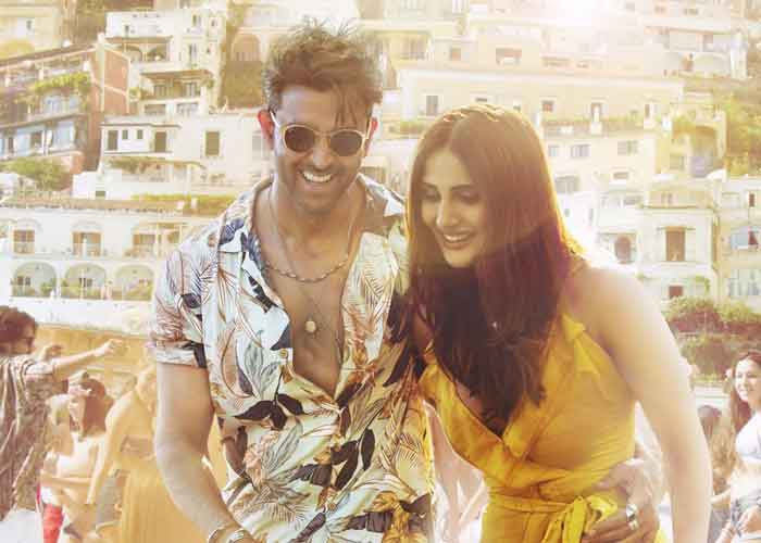 CinemaniaIndia's tweet photo. #HrithikRoshan and #VaaniKapoor will perform in the UK on 1 September (at Wembley Stadium, London) and 2 September (at First Direct Arena, Leeds).
#StarsOnFireTour https://t.co/S5fiC1Pr4A