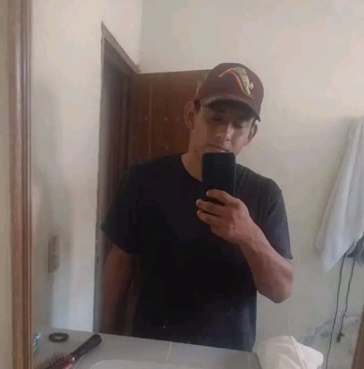 Edgar229402's tweet photo. @nialisxqfx_ Edgar 22 años 1.80 picis https://t.co/p0EBRPci4T