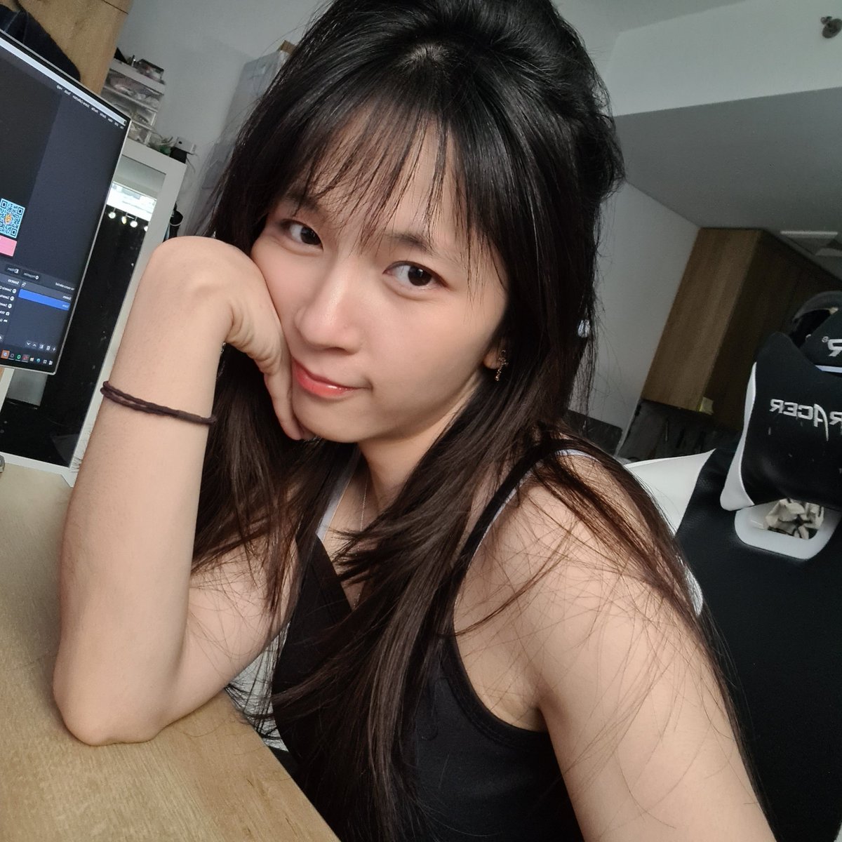 chizakiii's tweet photo. Abis pulang dari kota
*Btw panas bgt cuaca hari ini https://t.co/aunebxm4mn