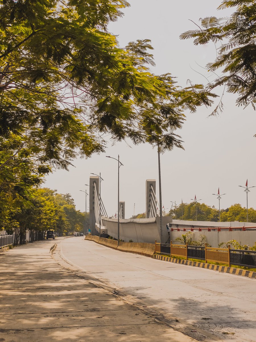 thethiirdeyee's tweet photo. Empty roads! 4️⃣0️⃣°C !! 
Proper Indian Summer vibes! ☀️🥵

#summer #shotononeplus #Patna https://t.co/XAnM7O9RYJ