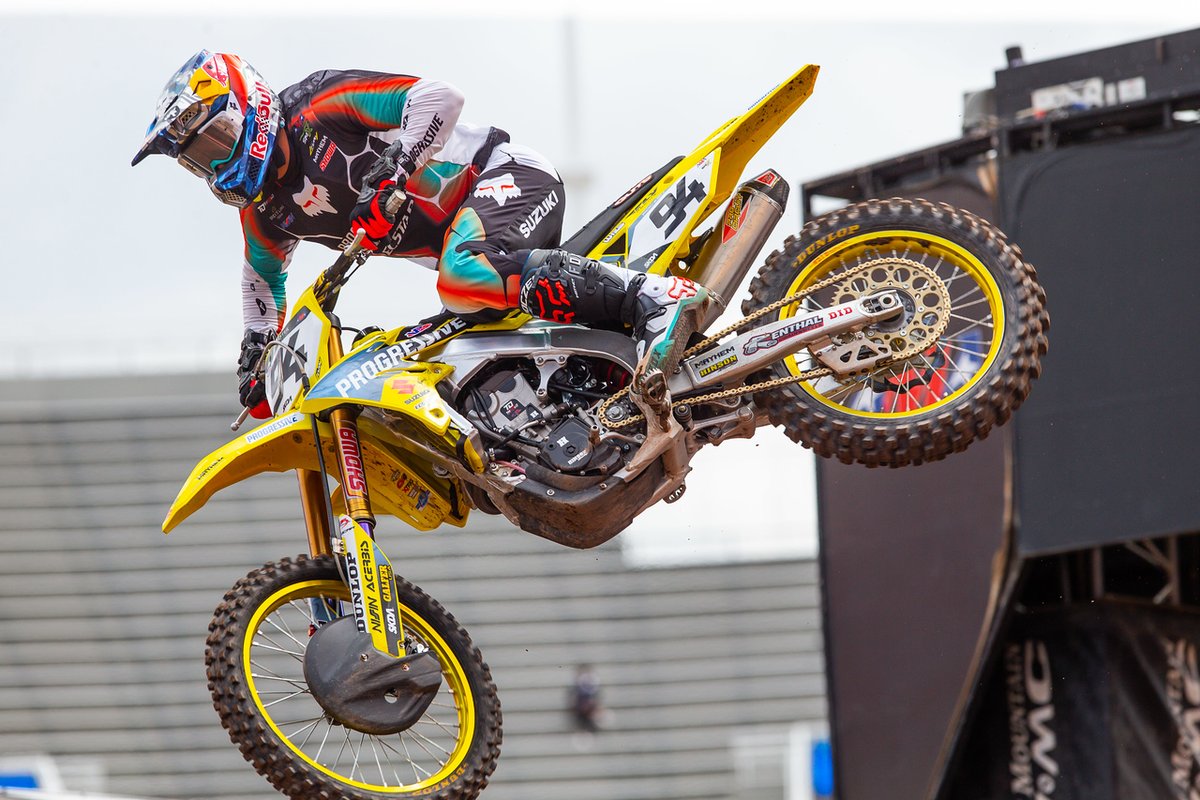 SuzukiBikesUK's tweet image. '@KenRoczen94 brought his Supercross season to a close in Salt Lake City over the weekend, where he gained enough points to bring his RMZ-450 home in a fantastic joint third in the overall standings!

#Supercross #SuzukiBikes  #RMZ450 @suzukicycles