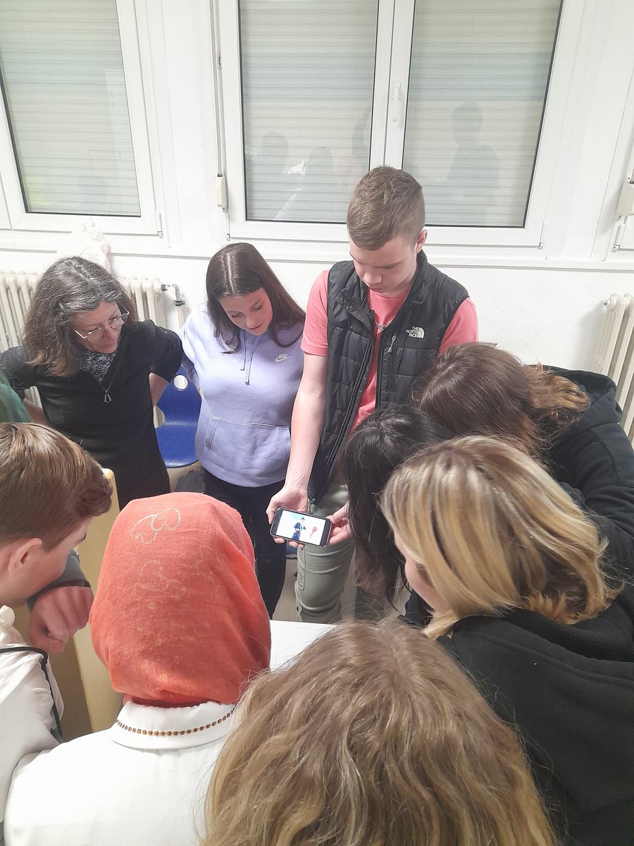 Toujours à fond #eloquence... pour la préparation à la finale nationale du concours #cgenial. Les 3e du <a href="/clgBouligny/">Collège de Bouligny</a> toujours en lice ! Rdv le jour J, le 31 mai à Paris ! <a href="/LoicBetting/">Loic betting</a> <a href="/MadameMayer/">Mayer Catherine</a>