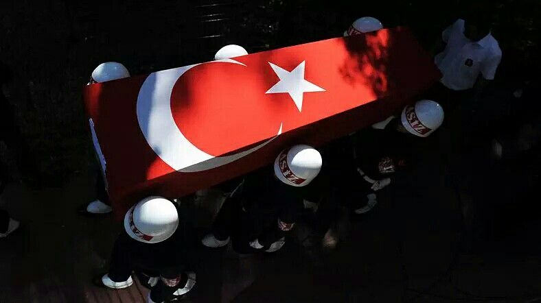 mahmut_guler's tweet photo. İnsan büyür beşikte. Mezarda yatmak için. Ve kahramanlar can verir, yurdu yaşatmak için...

Kahramanlarımızın mekanı cennet olsun,  milletimizin başı sağolsun. https://t.co/6gmmOTWoYS