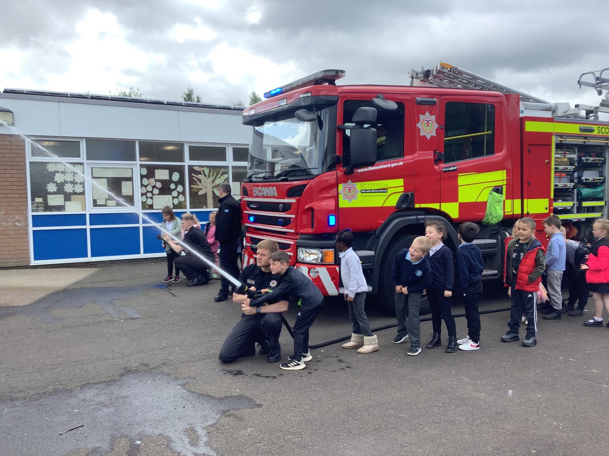 RRSA_cvps's tweet photo. Article 17 in action: the right to find out information about the world around us. Thank you for teaching us about #firesafety and answering our questions. #rrsa #CVHealthWeek23 @CanalViewPSEdin @fire_scot https://t.co/14K4Eiu0op