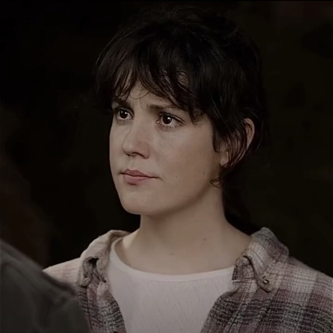 Happy birthday melanie lynskey i want to go swimming in ur big brown puppy eyes <3 