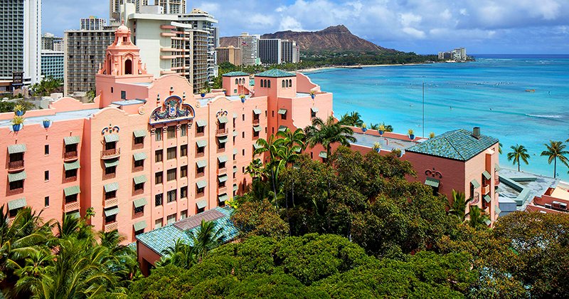 Hello, beautiful. Meet the 'Pink Palace of the Pacific' in all of its glory at The Royal Hawaiian. 💗🌴🌊 
best-online-travel-deals.com/gay-friendly-r… #hawaii #vacation #gayfriendly #lgbt #lgbtq #gaytravel