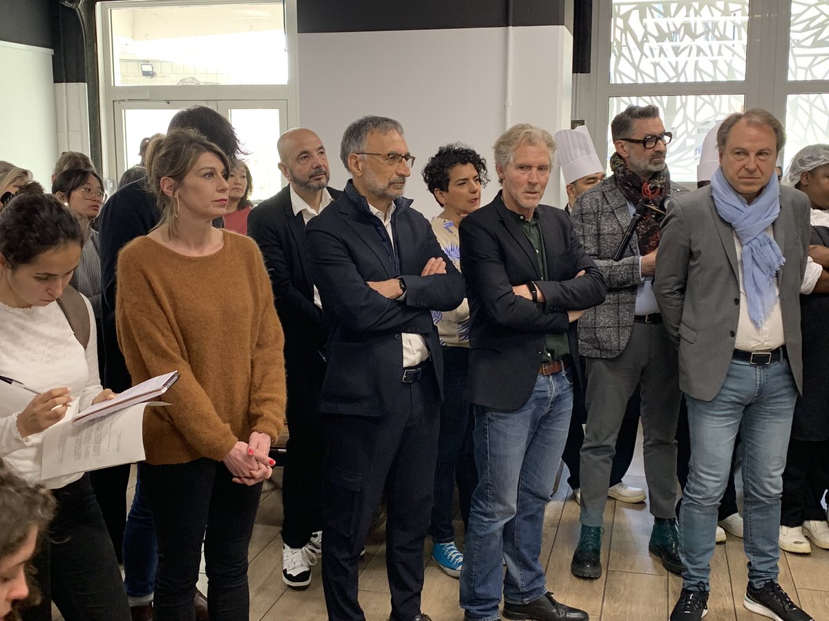 Don cuisine professionnelle  <a href="/orange/">Orange</a> en soutien à l’action d’insertion professionnelle de <a href="/CuisineMEmplois/">CuisineModeDemplois</a> formation aux métiers de la restauration avec #ThierryMarx à #Paris20ème <a href="/EricPliez/">Eric Pliez</a> <a href="/OrangeIDF/">Orange Île-de-France</a>. La <a href="/FondationOrange/">FondationOrange</a> favorise le  soutien à l’insertion socio-professionnelle