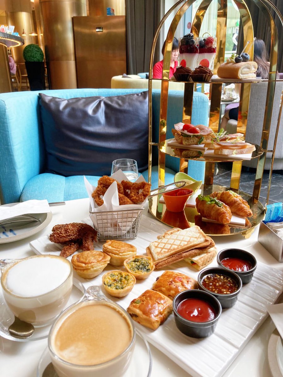 🥰😘 Afternoon tea with friends, 💞 chatting, life can be so relaxing 🍵.
