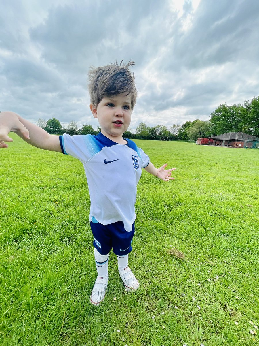 WINi__10's tweet photo. Amazing morning with my man.
His first football session with KickStart Footy ⚽️ followed by a trip to the legendary Stade De Callow ❤️🖤
#CETiD https://t.co/Y57jJsCEVL