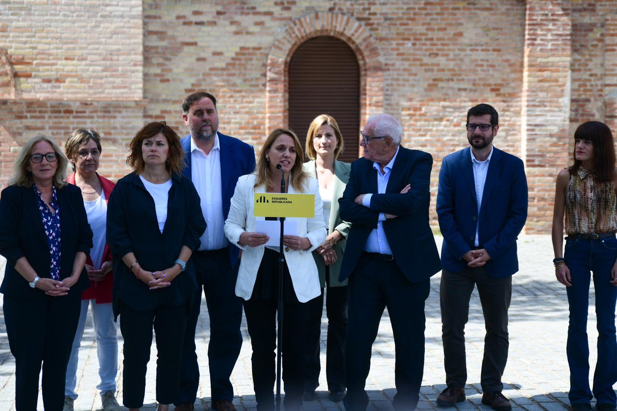 junqueras's tweet photo. Cada vot al PSC serveix perquè el govern espanyol privi els ajuntaments dels seus recursos. Els obliga a tenir superàvit i no gastar els seus estalvis. Més de 3.500 milions d’euros bloquejats que no poden anar a les escoles bressol ni a les polítiques socials transformadores. https://t.co/d01sJjDs5F