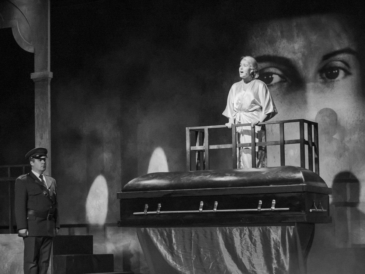 𝙈𝙤𝙣𝙚𝙮 𝙬𝙖𝙨 𝙧𝙖𝙞𝙨𝙚𝙙 𝙖𝙣𝙙 𝙖 𝙩𝙤𝙢𝙗 𝙬𝙖𝙨 𝙗𝙪𝙞𝙡𝙩
𝘼 𝙢𝙤𝙣𝙪𝙢𝙚𝙣𝙩 𝙩𝙤 𝙀𝙫𝙞𝙩𝙖
𝙊𝙣𝙡𝙮 𝙩𝙝𝙚 𝙥𝙚𝙙𝙚𝙨𝙩𝙖𝙡 𝙬𝙖𝙨 𝙘𝙤𝙢𝙥𝙡𝙚𝙩𝙚𝙙
𝘼𝙣𝙙 𝙀𝙫𝙞𝙩𝙖'𝙨 𝙗𝙤𝙙𝙮 𝙙𝙞𝙨𝙖𝙥𝙥𝙚𝙖𝙧𝙚𝙙 𝙛𝙤𝙧 𝙨𝙚𝙫𝙚𝙣𝙩𝙚𝙚𝙣 𝙮𝙚𝙖𝙧𝙨

THANK YOU ALL!