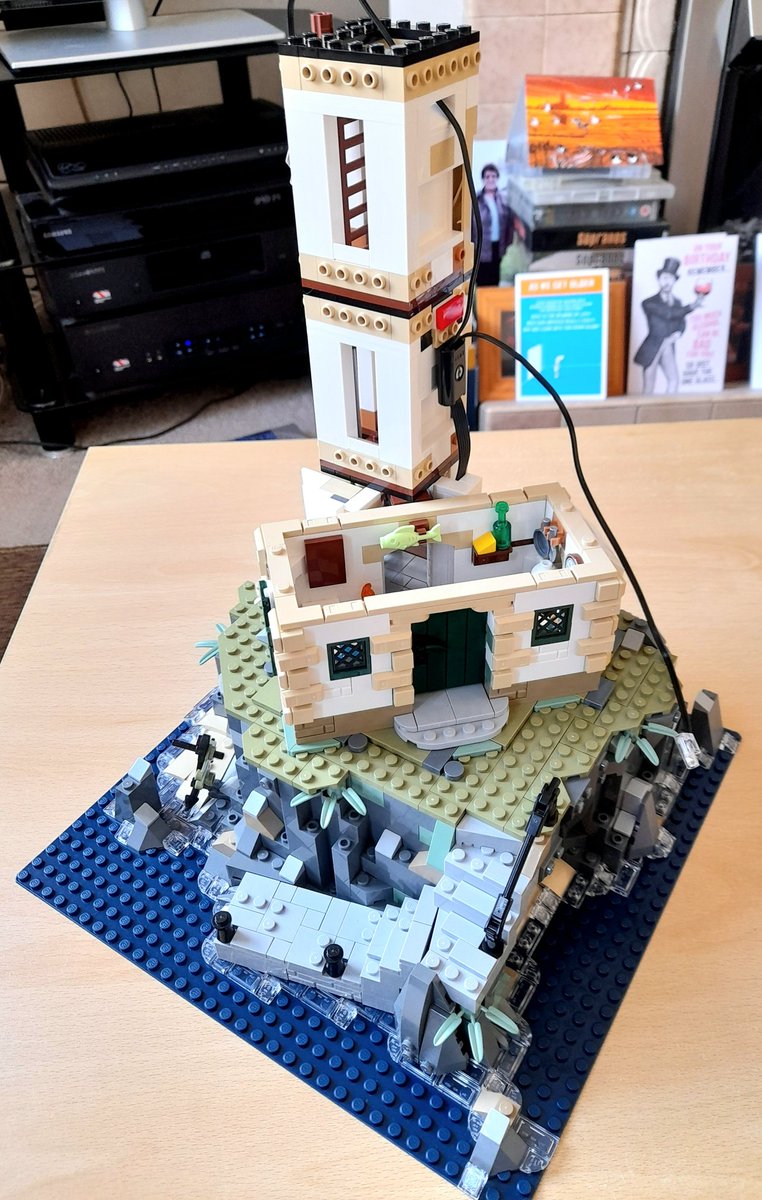 RogerMaybank's tweet photo. Motorised Lego Lighthouse. Part 8 of 13. Bag. Knoll. Build. #AfolwacsForever https://t.co/jQWBJRiOQV