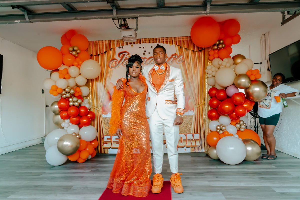 Jermarri_watson's tweet photo. Prom 2k23 🧡🤞🏾 #Hallofprom https://t.co/lHNWGw1y0q