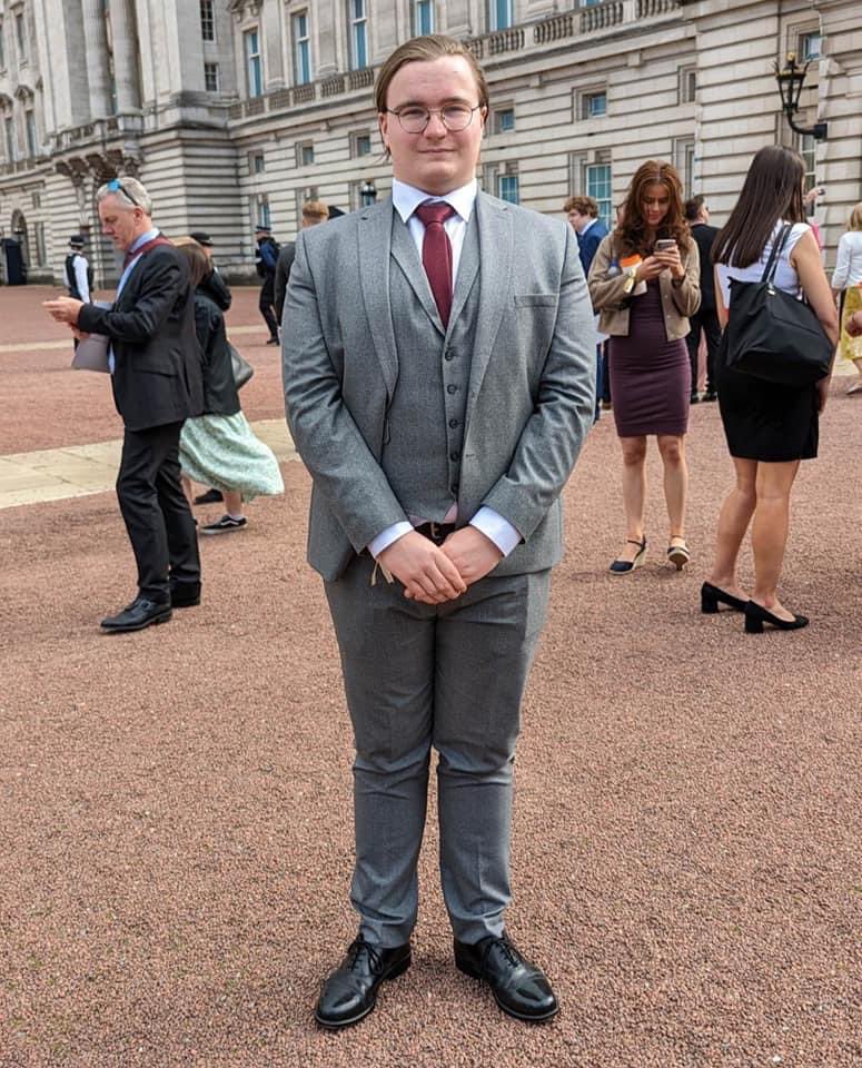 Ex CFS Hadfield, has the trip of a lifetime in recognition for completing his gold <a href="/DofE/">The Duke of Edinburgh’s Award</a>. He was invited to attend a presentation and garden party at Buckingham Palace 
<a href="/ComdtAC/">Commandant RAF Air Cadets</a>  <a href="/SWYorksWing/">South & West Yorkshire Wing Air Cadets</a>  @OC_SWYorksWing  <a href="/aircadets/">RAF Air Cadets</a>
