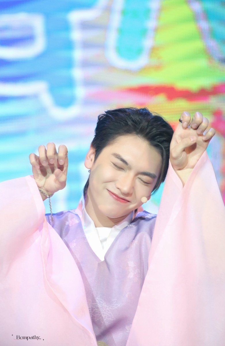 Bempathy_'s tweet photo. 230514 Boss Seoul FM
#Bosschaikamon #ShawtyBoss @Bossckm_ 
#SSofLoveinTheAirSeoul2023 https://t.co/fCbvOEvSlA