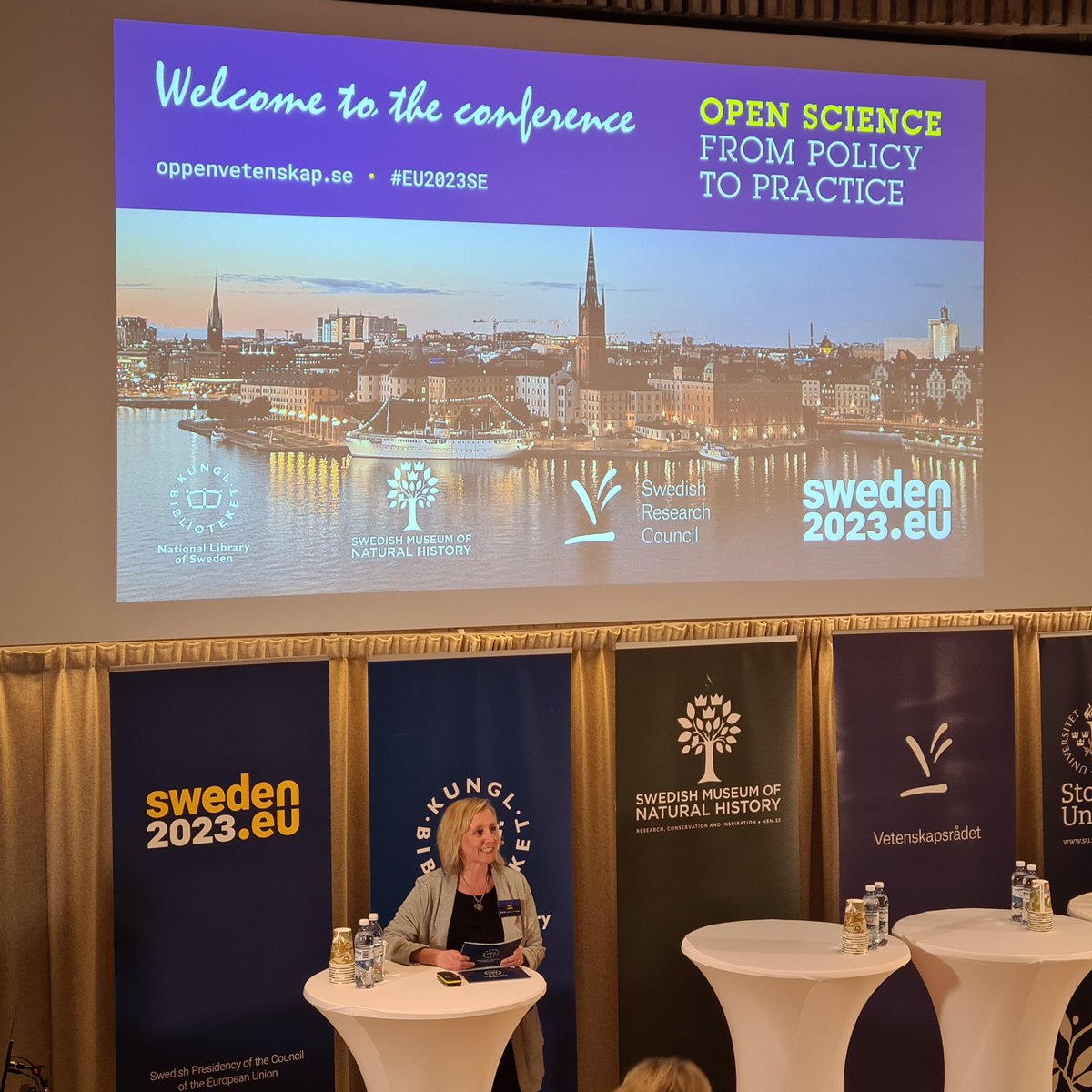 We are at the #OpenScience conference in #Stockholm. 🇸🇪 ➡️Conference stream: oppenvetenskap.se/streaming/ @sweden2023eu @kungbib @Vetenskapsradet @naturhistoriska @vetenskapoallm #EU2023SE