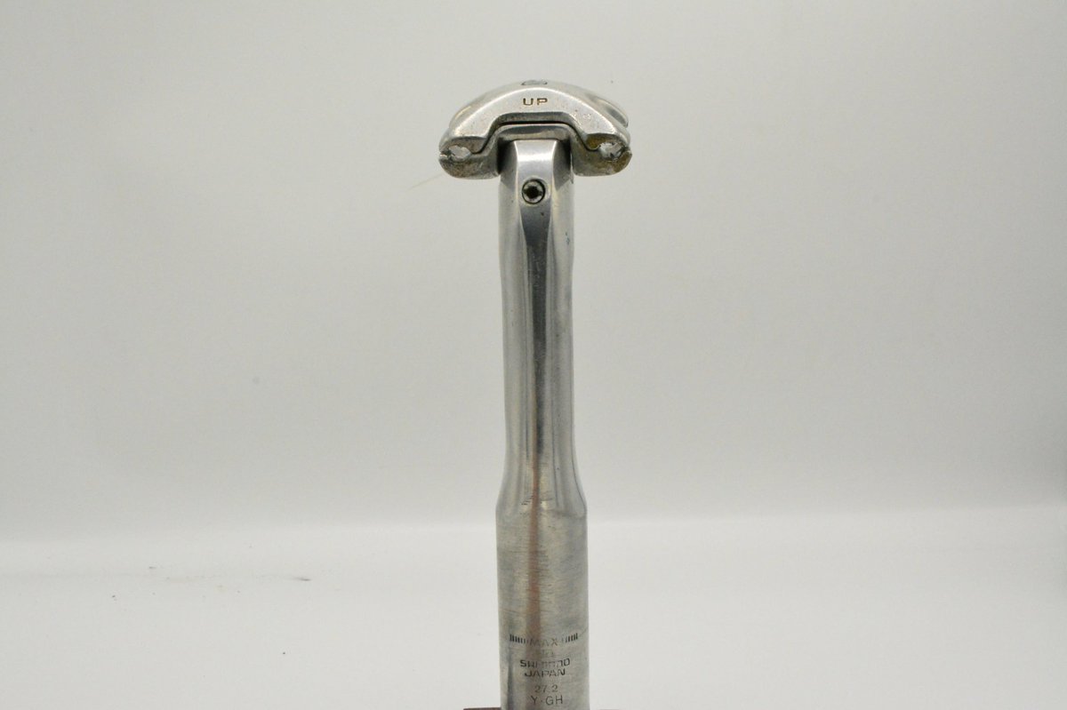 Und wieder haben wir etwas neues in unserem Onlineshop.
Shimano SP-6310 600 AX Sattelstütze 27.2mm 
Jetzt hier bestellen! der-ritzler.de/products/shima….
#rennrad #vintagebikes #velo #racer #racingbike #racebike #cycling #cyclinglife