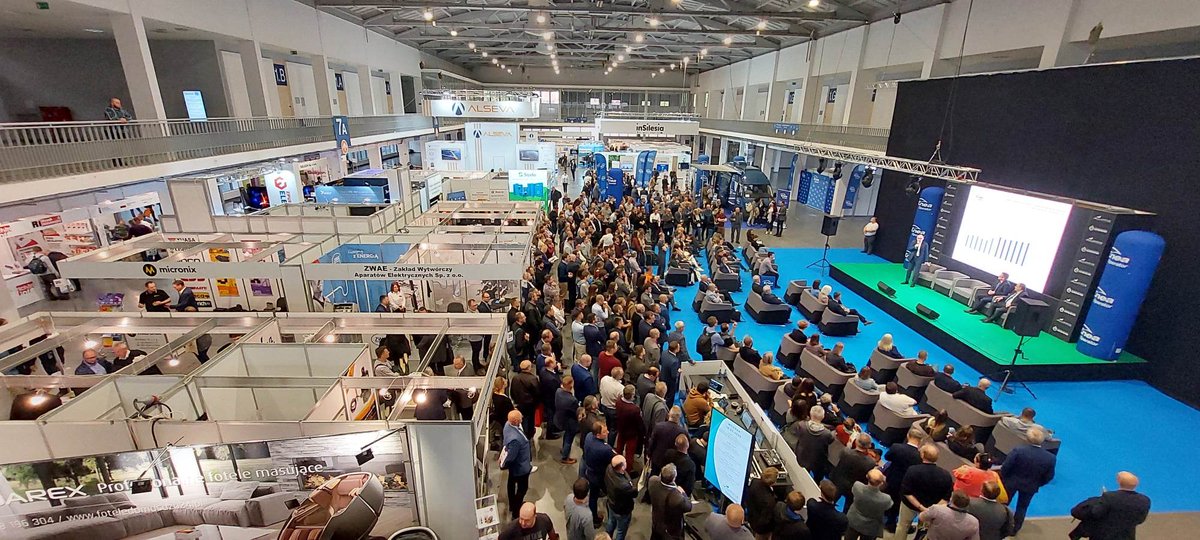 Grupa_Enea's tweet photo. #Poznań 📍 Trwa #EXPOPOWER pod patronatem #EneaOperator, która zorganizowała konferencję nt. #OZE w sieci elektroenergetycznej, z udziałem ekspertów spółki dystrybucyjnej Grupy #Enea. Zapraszamy do strefy w pawilonie 7️⃣! Czeka mnóstwo atrakcji i wiedzy: #VRBus, promocja zawodu energetyka i specjalista ds. przyłączeń. Do zobaczenia 16-18.05 👋