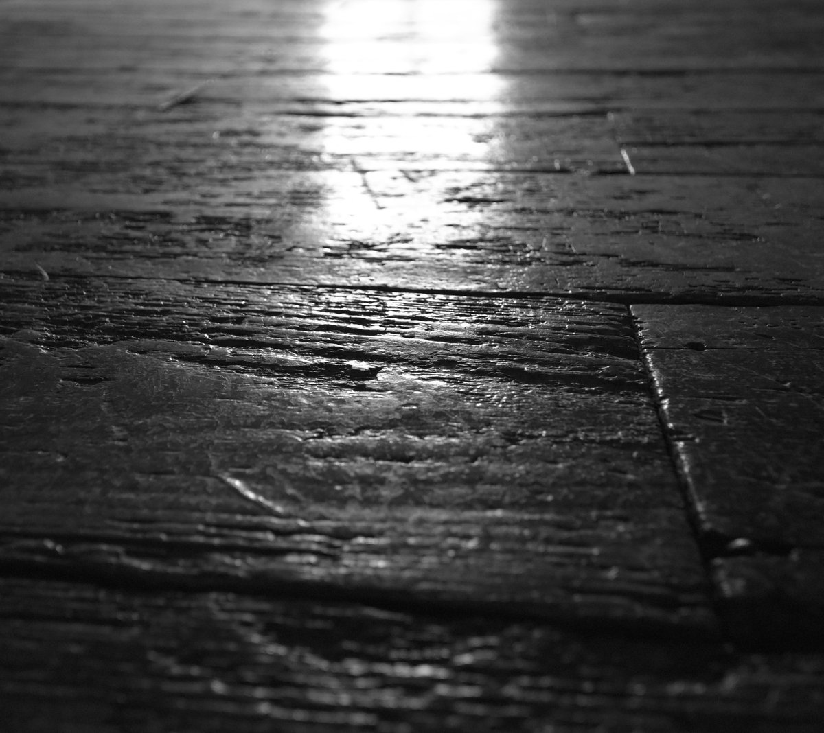 LightShifting's tweet photo. Old.
#light #shadow #blackandwhite #mindfulness https://t.co/VL9xsZmiSE