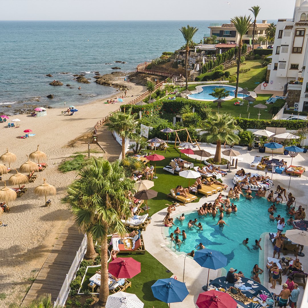 El paraíso a vista de pájaro 😉 Pasa y disfruta.

#FloridaContigo #LaCalaDeMijas