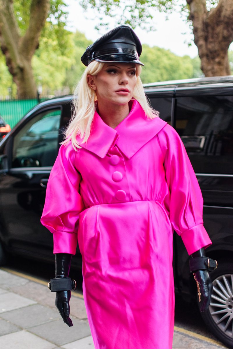 LondonFashionWk: RT Neutrals and timeless pieces at #BFCMembers Edward Crutchley and <a href="/erdem/">ERDEM</a>, matching looks, bright neon pinks at #BFCMember Richard Quinn and patent deep red jackets at <a href="/Simone_Rocha_/">Simone Rocha</a>  Rocha, see some looks outside shows from the designe…