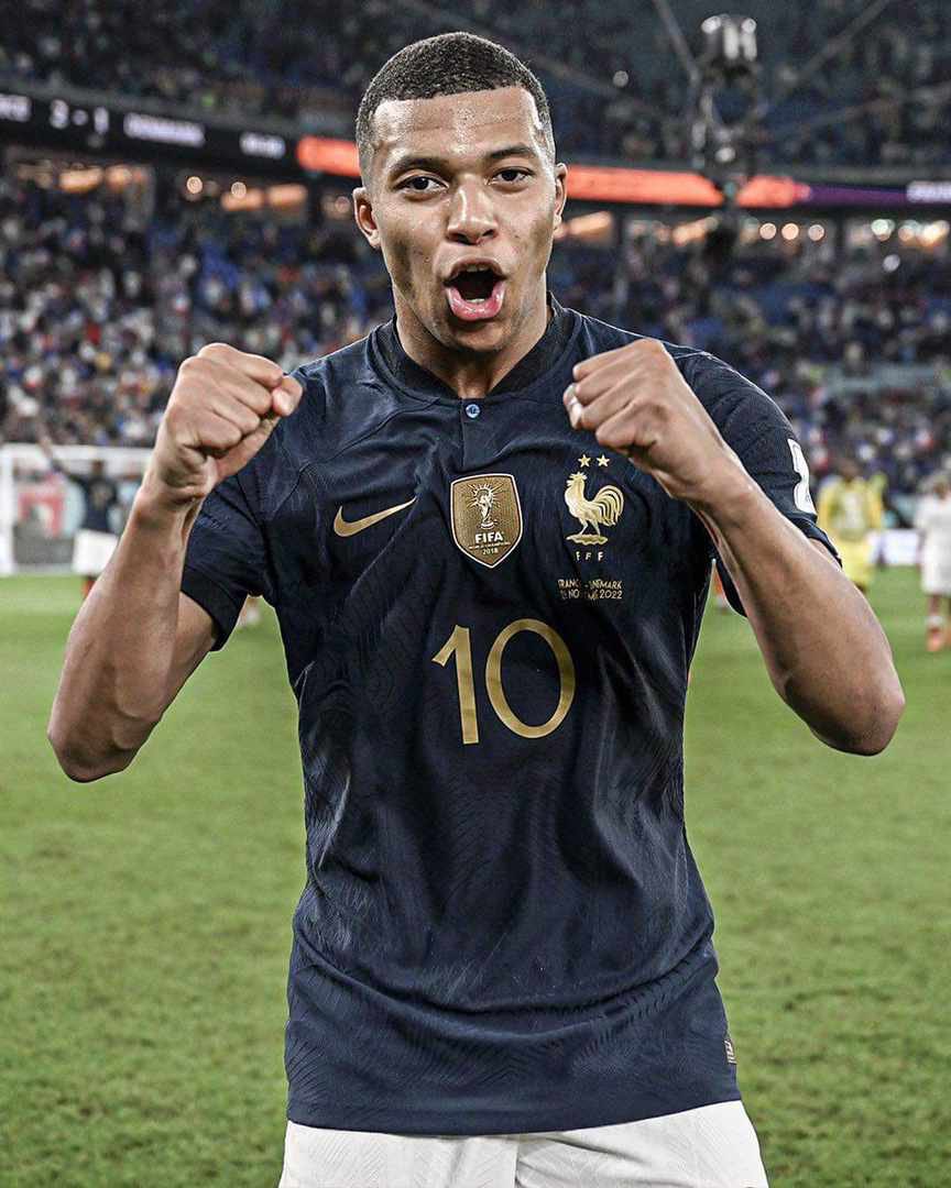 centregoals's tweet photo. 🚨🚨| BREAKING: Real Madrid are interested in SIGNING Jude Bellingham, Kylian Mbappe and Alphonso Davies THIS SUMMER. [Sky Sports] https://t.co/dNanxxJthH