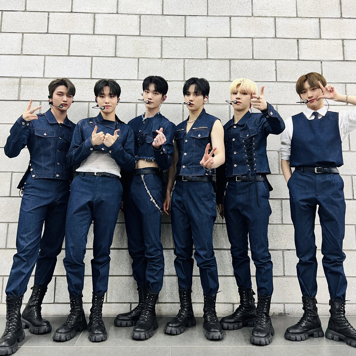 DRIPPIN's tweet photo. [📸] #DRP_PIC

◾2023. 05. 16
◽SBS M 더쇼

드리밍과 함께해서 행복했던 오늘💙
조심히 들어가세요 드리밍〰️🫶

#DRIPPIN #드리핀
#SEVEN_SINS https://t.co/bq8oY0EFWt