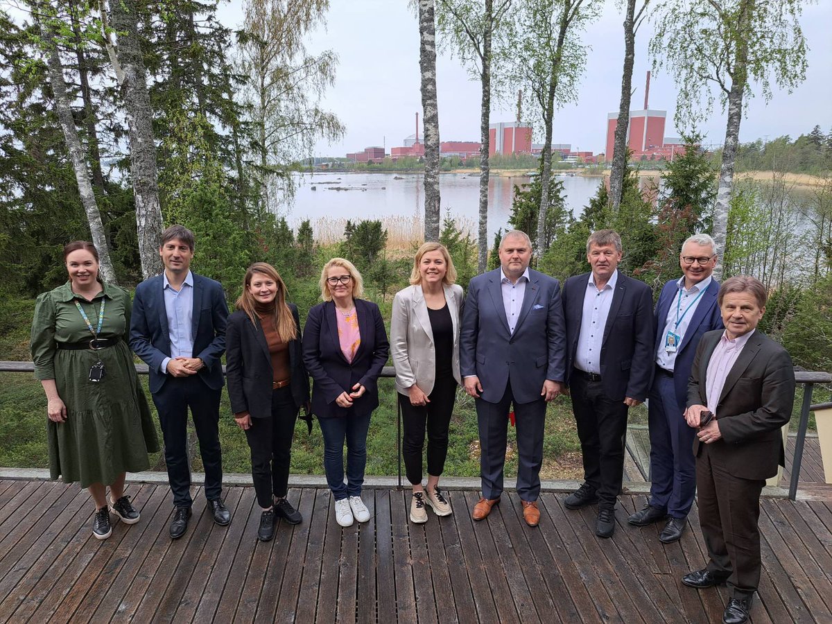 tvo_fi's tweet photo. EU-parlamentin teollisuus-, tutkimus- ja energiavaliokunta (ITRE) vieraili tänään Olkiluodossa.  Mukana ollut @HennaVirkkunen kehui Suomen edelläkävijyyttä ja totesi ydinvoiman lisärakentaminen kiinnostavan nyt ympäri Eurooppaa. Lue lisää: https://t.co/4OcRIA53NO
#ITREinFinland https://t.co/XsoqqS3vR5