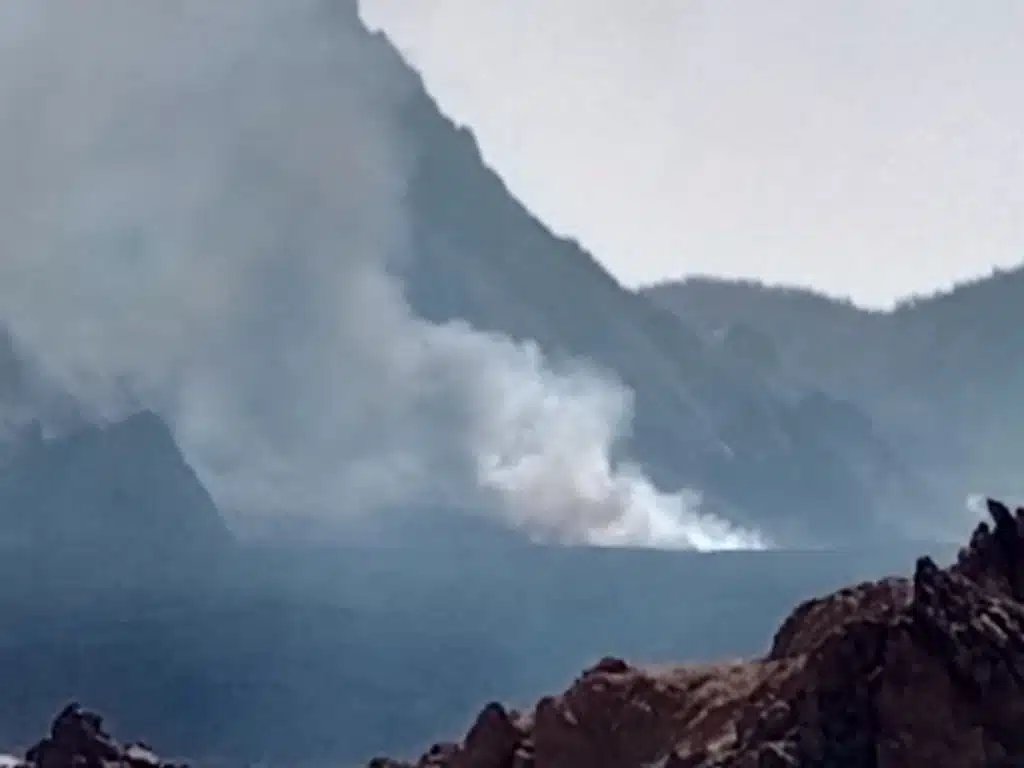 TeneriFeliz's tweet photo. #EsNoticia: Controlado el conato de incendio en el Parque Nacional del #Teide, concretamente en una zona de #retamas de Boca Tauce - #Tenerife  ▶️  https://t.co/gTwerpxyvI - #FelizMartes. https://t.co/Nom4S2LlLX