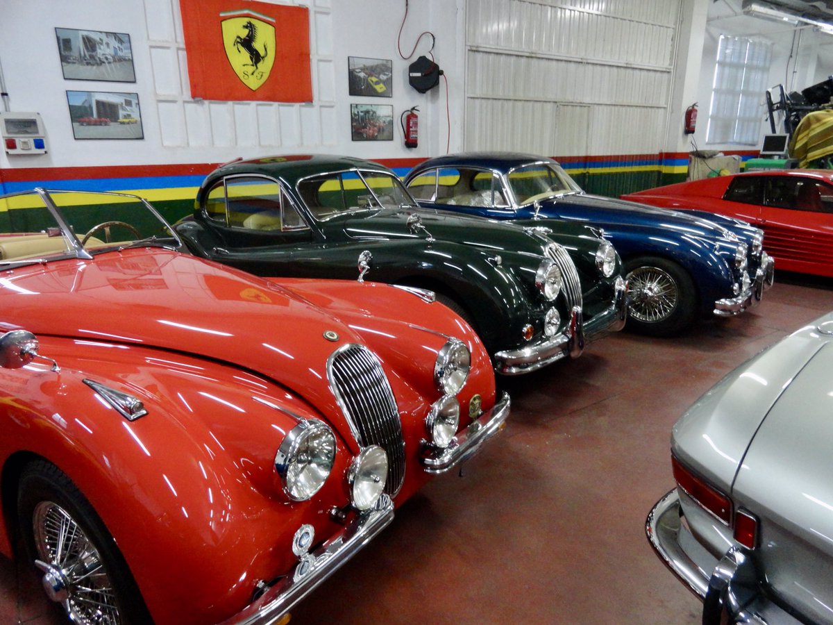 FVC_Clasicos's tweet photo. Aqui os dejamos algunas de las preciosas joyas que pasan por nuestras instalaciones Classic &amp; Sport Automotive.
🤩🤩🤩🤩🤩🤩
#jaguaretype #jaguarxk120 #ferrari #rollsroyce #Bentley

https://t.co/YTud4lOAaG https://t.co/srIUiB1NZx