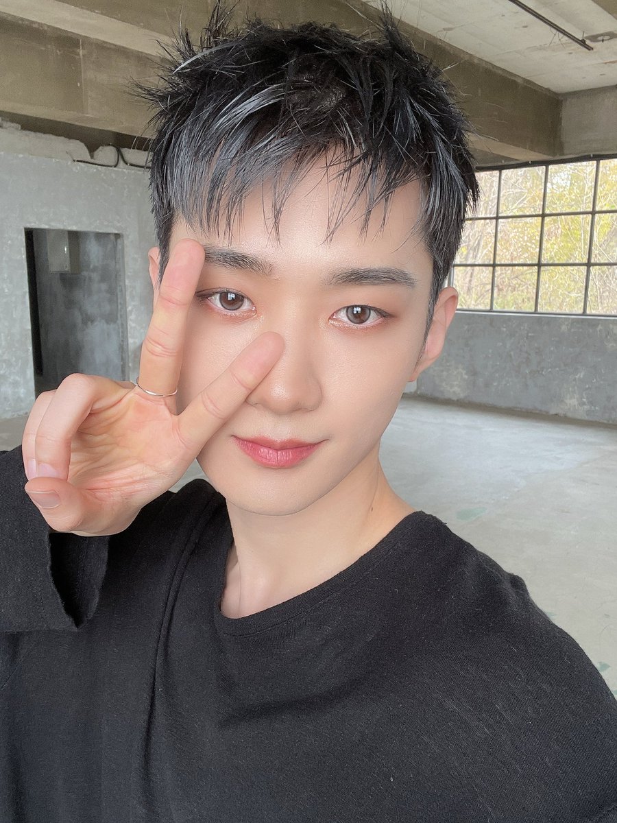 by_verivery's tweet photo. [#용승]       

재밌겠다😊
기다려줘서 고마워

#YONGSEUNG #베리베리 #VERIVERY https://t.co/ltRsEx0gX6