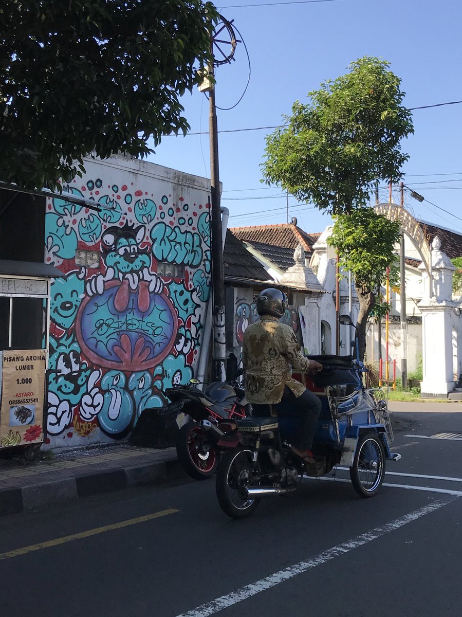 briadiso's tweet image. No space for blank. Antistyle is fun. Full of smile. #briadiso #wijaseta #antistyle #ignorantstyle #trashgraff #graffiticharacter #graffiti #logos #ykc