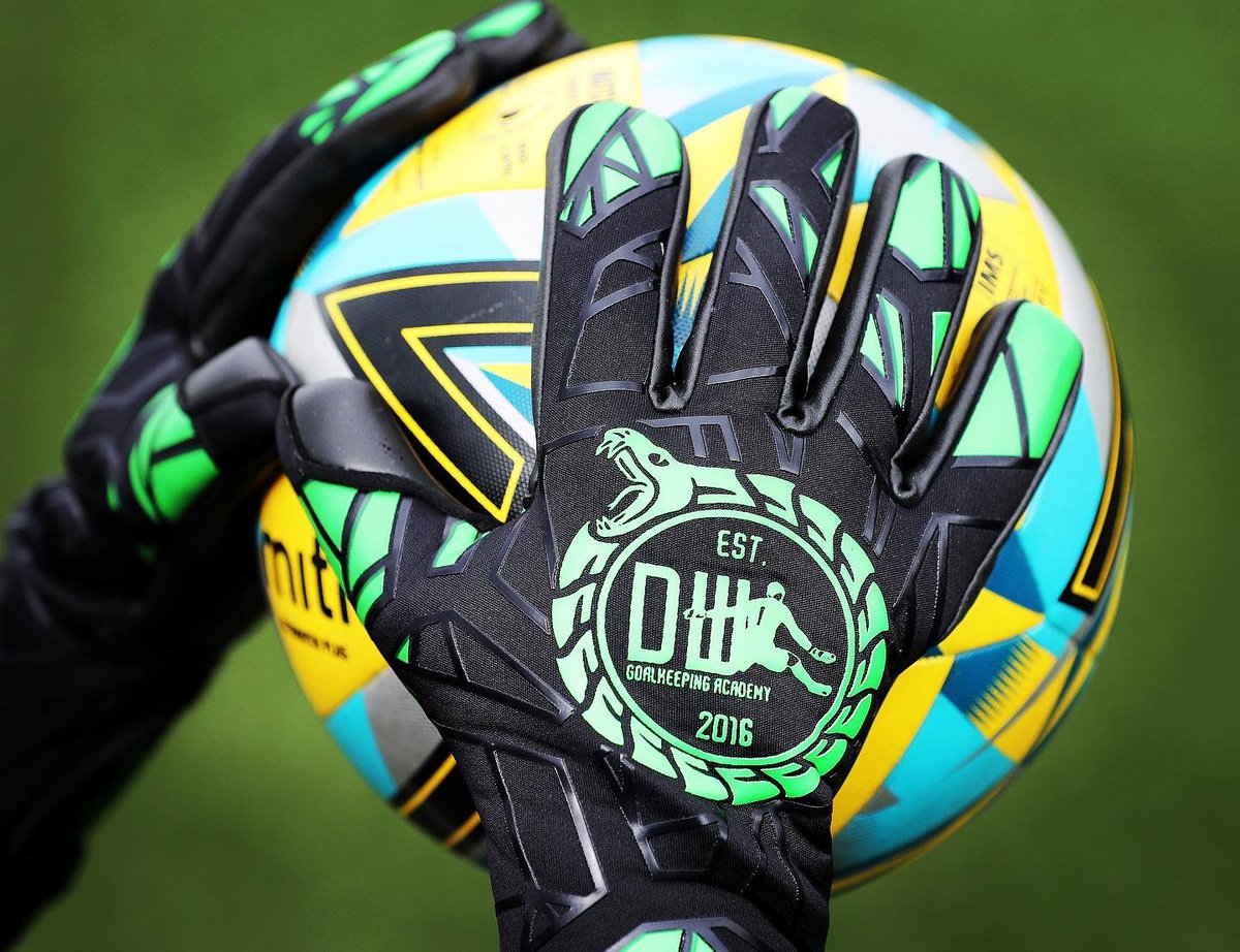 DW_GK_Academy's tweet image. 🧤𝙋𝙧𝙤𝙛𝙚𝙨𝙨𝙞𝙤𝙣𝙖𝙡 𝙂𝙡𝙤𝙫𝙚𝙨 . 𝙂𝙧𝙖𝙨𝙨𝙧𝙤𝙤𝙩𝙨 𝙋𝙧𝙞𝙘𝙚𝙨🧤

LAST FEW SIZES LEFT‼️

𝙏𝙊 𝙊𝙍𝘿𝙀𝙍…

📲 prokituk.com/club-shop/dw-g…

#dwgka #prokit #safarirange #goalkeepergloves #goalkeepinggloves #safari #snake #tiger #wolf #essex