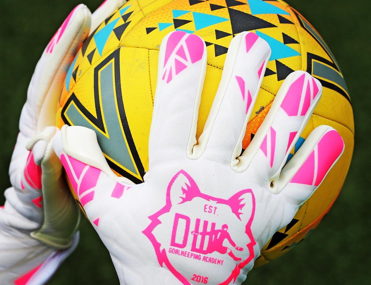 DW_GK_Academy's tweet image. 🧤𝙋𝙧𝙤𝙛𝙚𝙨𝙨𝙞𝙤𝙣𝙖𝙡 𝙂𝙡𝙤𝙫𝙚𝙨 . 𝙂𝙧𝙖𝙨𝙨𝙧𝙤𝙤𝙩𝙨 𝙋𝙧𝙞𝙘𝙚𝙨🧤

LAST FEW SIZES LEFT‼️

𝙏𝙊 𝙊𝙍𝘿𝙀𝙍…

📲 prokituk.com/club-shop/dw-g…

#dwgka #prokit #safarirange #goalkeepergloves #goalkeepinggloves #safari #snake #tiger #wolf #essex