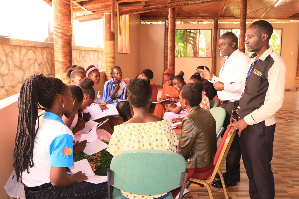 FAWEUganda's tweet photo. Day Two of the #SchoolToWorkTransition workshop.
Joseph Israel, Managing Director CME took students through the session on how to search for job opportunities, write a winning job application and building a smart CV/resume.
#UnlockingPotential https://t.co/sj49zueIQV