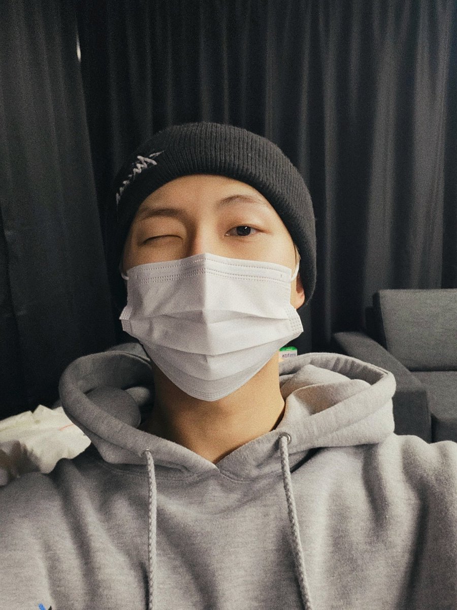 jinminspace's tweet photo. "i opened the door"  "i locked it" https://t.co/zfuYjXrpIx