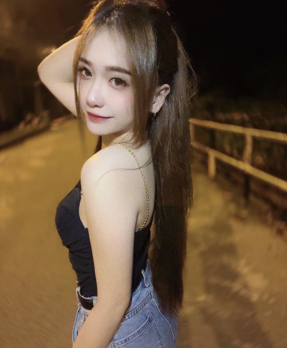 lucy__0811's tweet photo. 很尬欸= = 明明我這麼可愛還有人不珍惜 https://t.co/FRquJ396cb