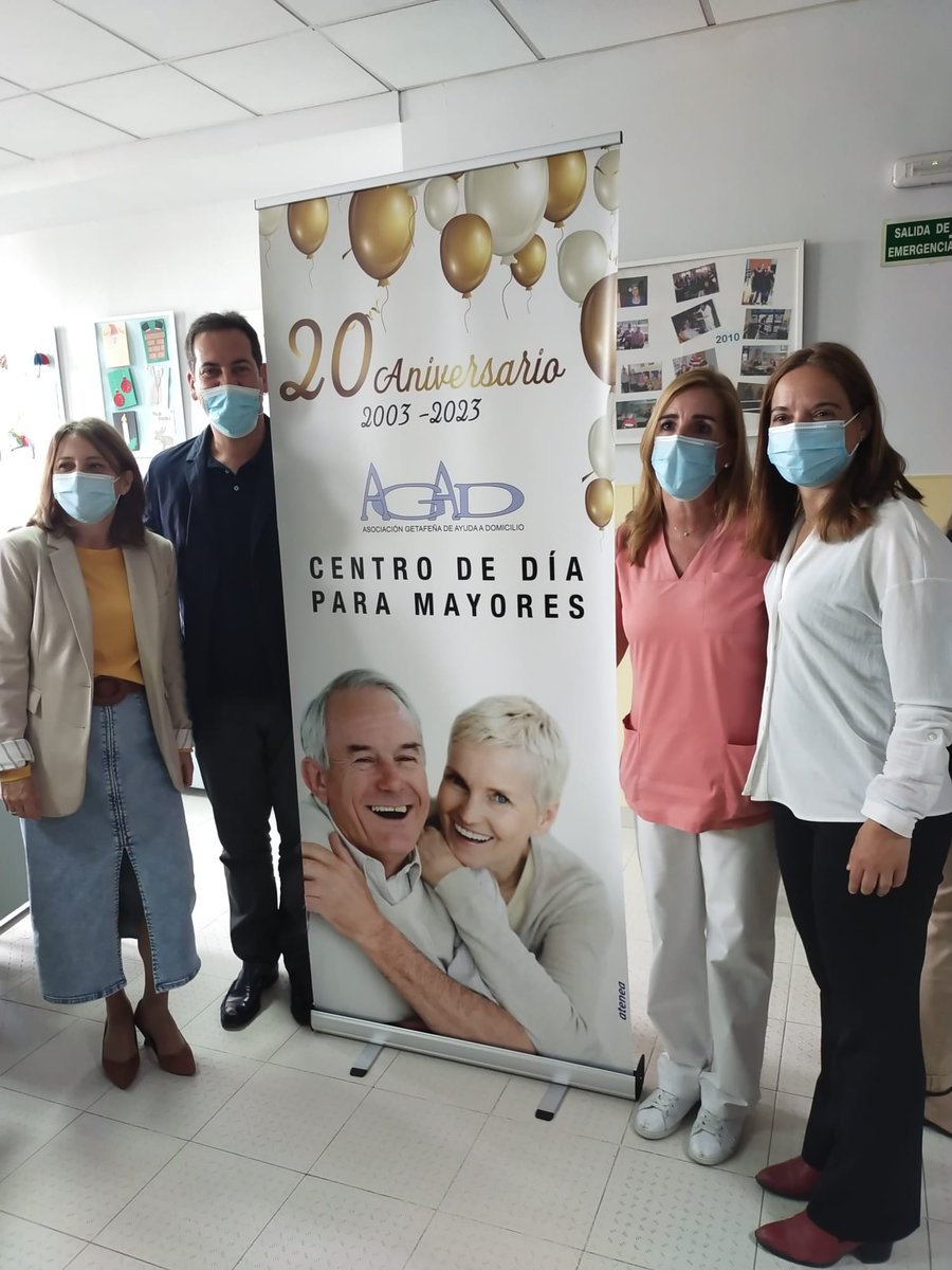 amade_mad's tweet image. Acompañamos al centro de día #AGAD en Getafe en la celebración de su 20 aniversario cuidando de las #personasmayores. @sara_heba, alcaldesa del @aytogetafe, y Óscar Soriano, director de @Rehatrans compartieron con familias y usuarios una jornada cargada de emociones y recuerdos.