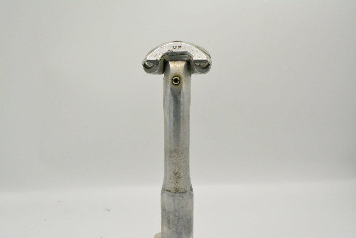 Wir haben ein neues Produkt in unserem Rennrad Shop veröffentlicht. 
Shimano SP-6322 600 AX Sattelstütze 27.2mm 
Schau es dir an: der-ritzler.de/products/kopie….
#rennrad #vintagebikes #velo #racer #racingbike #racebike #cycling #cyclinglife