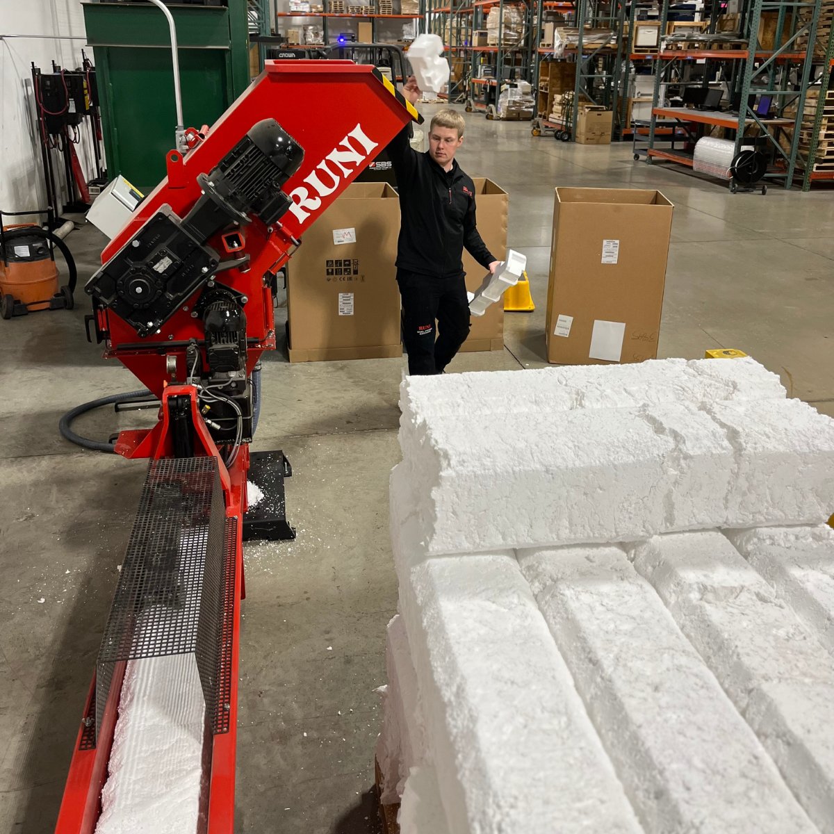 CompactorRUNI's tweet photo. Xerox are very happy with their RUNI for compacting #EPS waste into blocks. It saves them money on waste handling as well as storage space. The compacted EPS is then sold for recycling. It's a win-win for Xerox and the environment🌎! #turnwastetovalue #recycling #recyclingmatters https://t.co/Bbhk3Ycv9K
