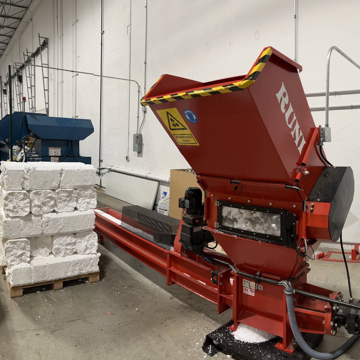 CompactorRUNI's tweet photo. Xerox are very happy with their RUNI for compacting #EPS waste into blocks. It saves them money on waste handling as well as storage space. The compacted EPS is then sold for recycling. It's a win-win for Xerox and the environment🌎! #turnwastetovalue #recycling #recyclingmatters https://t.co/Bbhk3Ycv9K