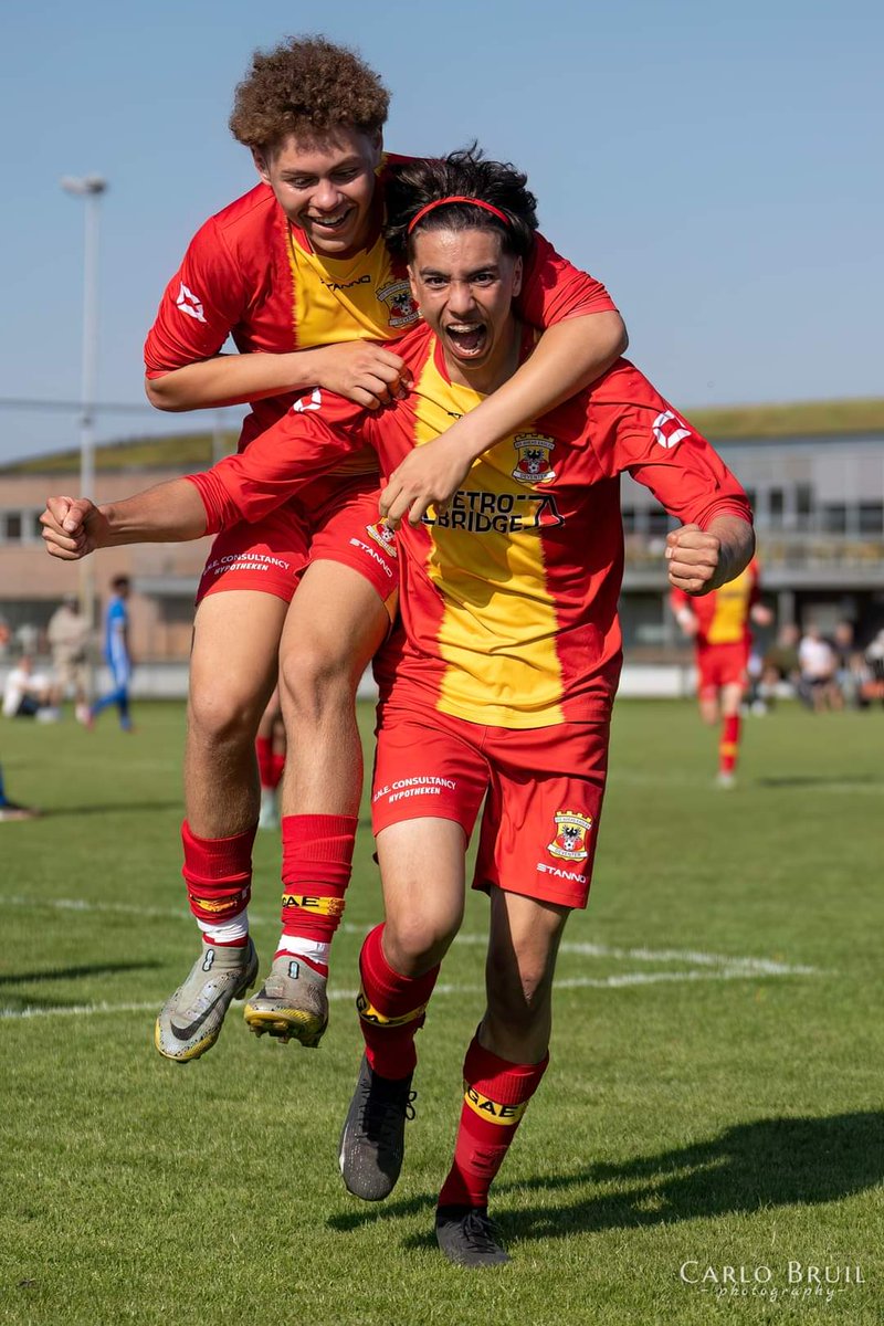 Jipie10's tweet photo. Het seizoen met @GAEagles O16 in stijl afgesloten met een 2-1 zege tegen @AZJeugd O16. Top ervaring om na de winterstop onze wedstrijden in Divisie 1 te hebben gespeeld. Doelstelling om presenteren en presteren te koppelen op het hoogste niveau is met een 3e plaats zeker gelukt! https://t.co/n1iRMX9400
