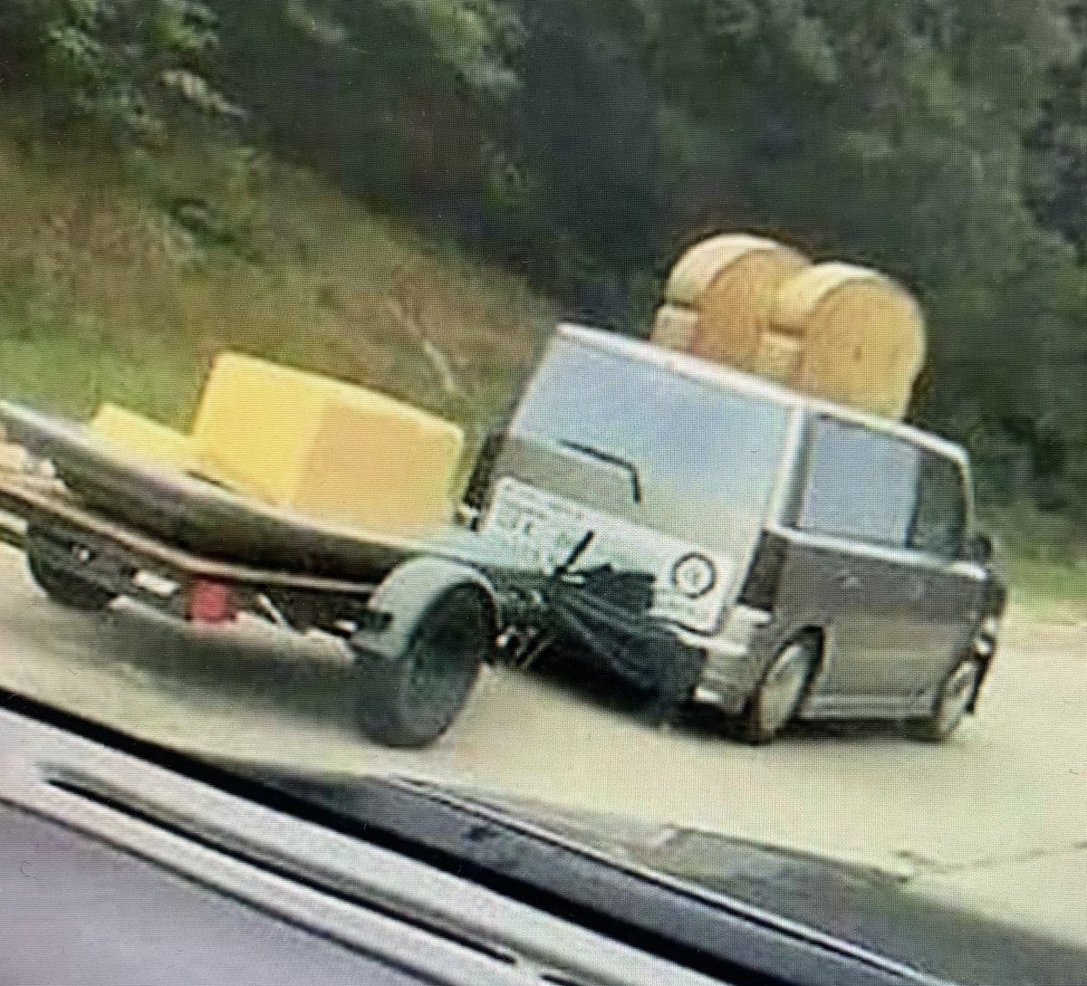 One day this will be our tour bus 🚐

We will do a full UK tour…toast to toast

 open.spotify.com/artist/41A85YG…

#SorryNotSorry #toast  #uk #band #HeavyMetal