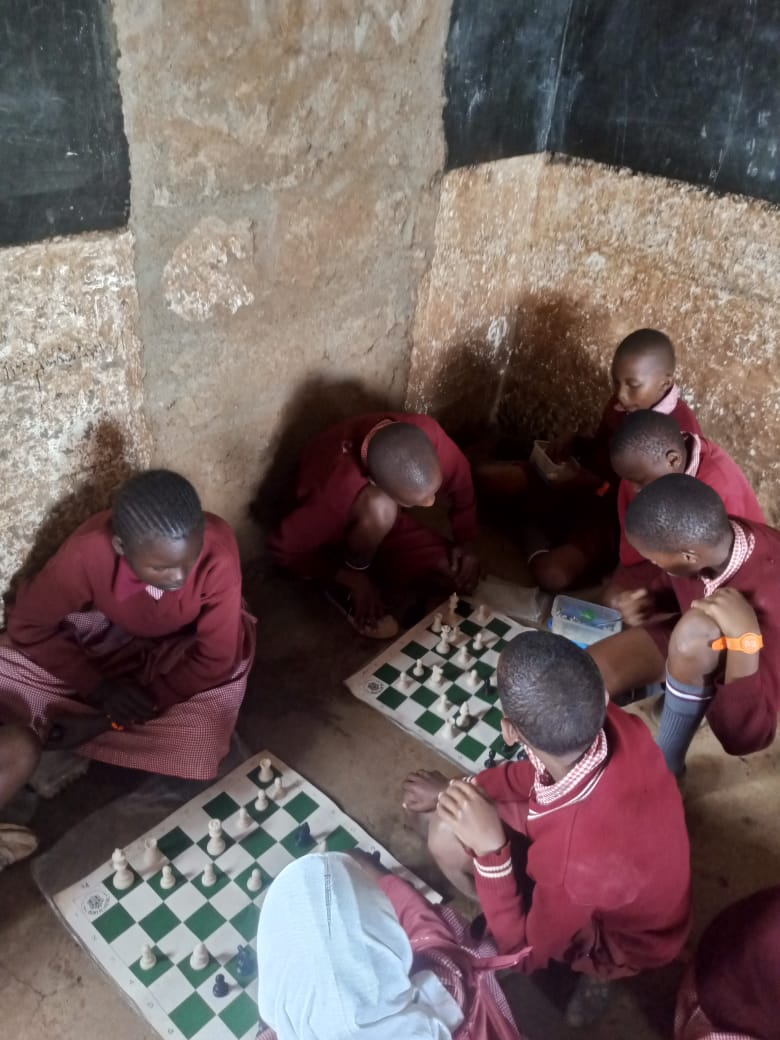 peter_lexus's tweet photo. We have resumed sessions at Kigwe Primary, Juja. The kids are ready for an extraordinary journey of intelligence and teamwork as they sharpen their minds and reign on the chessboard! https://t.co/ZtvSBik3b4