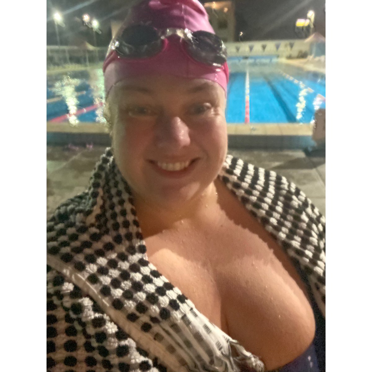 foxwhelp01's tweet photo. 🏊‍♀️🩱Swim 57/2023 🩱🏊‍♀️ Treated myself to a pair of @batoko togs in the jellyfish print &amp; gave them a whirl tonight 🩱🏊‍♀️ The usual 1km at Fitzroy Swimming Pool -slightly wary as they’re not my usual racerback, but they were comfortable &amp; stayed in place without slipping off 🏊‍♀️🩱 https://t.co/nMettPq7j1