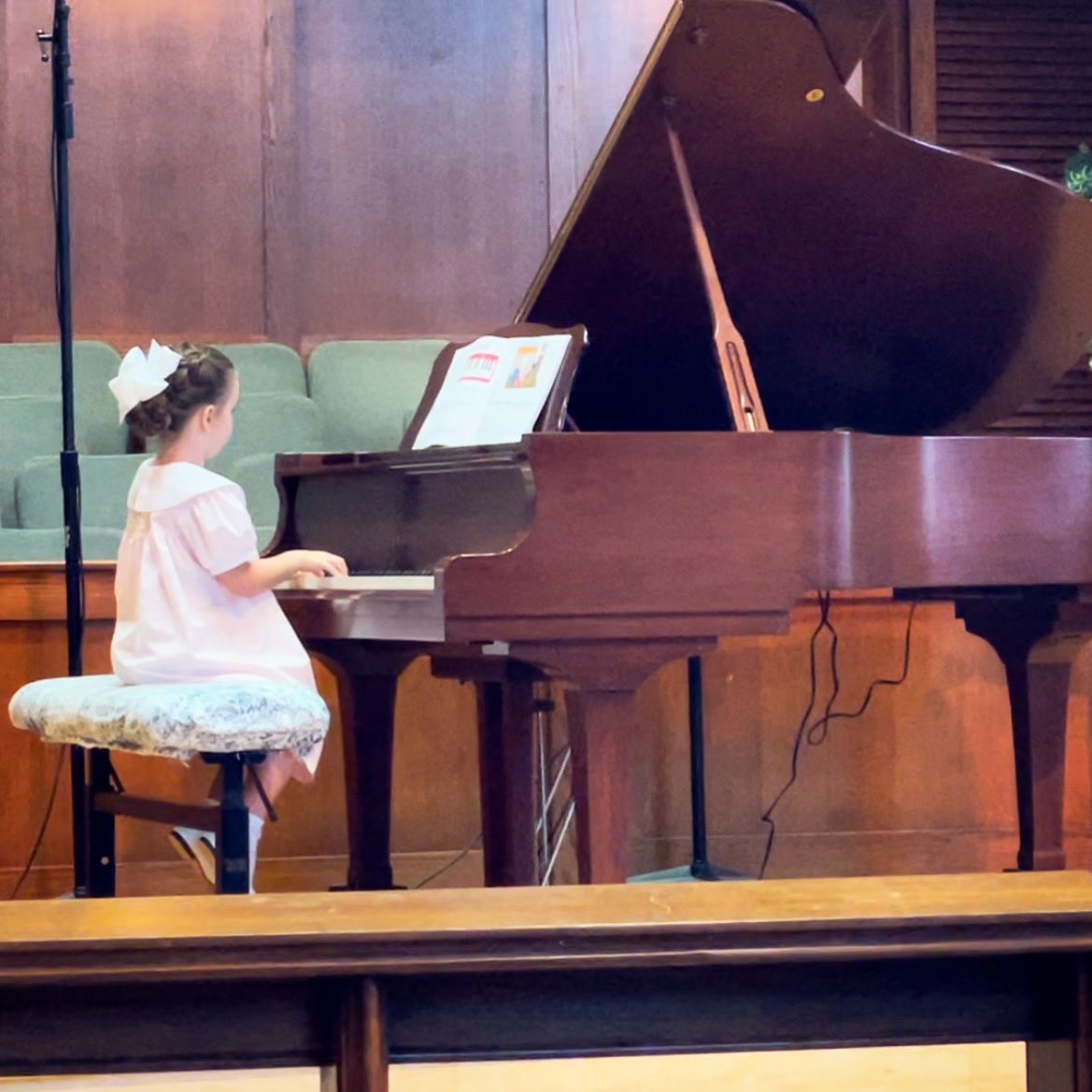 Brilliant and bold… Lyra Jane nailed it! 
:::
LOVE my one and only granddaughter!

🎹😍

#OdeToJoy
#Beethoven 
#PianoRecital