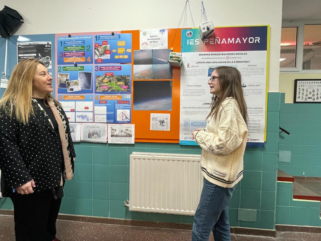 Educastur's tweet photo. La consejera de Educación @lydiaespina ha visitado hoy en Nava el Instituto Peñamayor y el Colegio Público San Bartolomé, acompañada del alcalde del concejo, Juan Cañal; la edil de Educación, Eva Baragaño, y los equipos directivos y representantes de las AMPA de ambos centros. https://t.co/tH2qiPt7Vi